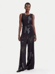 Desigual Kombinezon Art Floral 25WWPW04 Czarny Regular Fit. Czarne sukienki damskie Desigual, s, bez wzorów, z wiskozy, bez kołnierzyka, bez ramiączek. Za 589.99 zł.