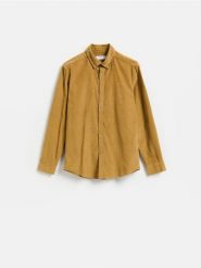 Sztruksowa koszula regular fit - bursztynowy. Pomarańczowe koszule męskie Reserved, l, bez wzorów, z bawełny, bez kołnierzyka, bez ramiączek. Za 129.99 zł.