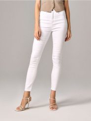 Jeansy super high waist skinny - biały. Białe jeansy damskie Sinsay, bez wzorów, z jeansu, z podwyższonym stanem. Za 49.99 zł.
