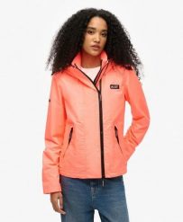 Superdry Kurtka wiatrówka Mountain z kapturem z recyklingowanego poliestru. Brązowe kurtki męskie Superdry, bez wzorów, z poliesteru, z kapturem. Za 389.75 zł.