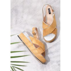 Żółte Sandały Halfway To Paradise. Żółte sandały damskie Born2be, bez wzorów, bez obcasa, na koturnie, bez zapięcia. Za 79.99 zł.