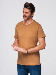 T-shirt męski klasyczny bawełniany BASIC - brązowy V21 - Rozmiar: M. Brązowe t-shirty męskie Ombre Clothing, m, bez wzorów, z bawełny, bez kołnierzyka, bez ramiączek. W wyprzedaży za 29.99 zł.