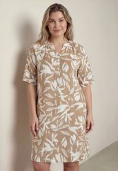 Jasnobeżowa Pudełkowa Sukienka z Wiskozy w Roślinny Wzór z Guzikami przy Dekolcie Acosia. Brązowe sukienki damskie Born2be, na co dzień, plus size, bez wzorów, z tkaniny, klasyczne, bez kołnierzyka, plus size, bez ramiączek, midi, proste. Za 89.99 zł.
