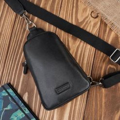 Plecak męski skórzany na jedno ramię na skos mały czarny T-118-BL. Czarne plecaki męskie Paolo Peruzzi, bez wzorów, sportowe. Za 216.23 zł.