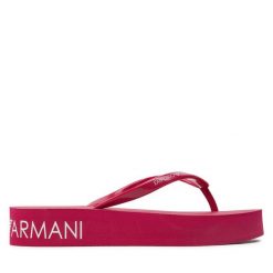 Klapki Emporio Armani. Czerwone klapki damskie Emporio Armani, bez wzorów, bez obcasa, bez zapięcia. Za 399.99 zł.