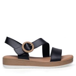 Sandały Lasocki. Czarne sandały damskie Lasocki, bez wzorów, bez obcasa, na płaskiej podeszwie, bez zapięcia. Za 59.99 zł.