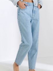 Jeansy mom z wyszywanymi kwiatkami - niebieski. Niebieskie jeansy damskie Sinsay, bez wzorów, z jeansu. Za 69.99 zł.