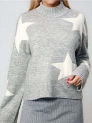 Sweter ze wzorem w gwiazdy - szary. Szare swetry nierozpinane damskie Sinsay, l, bez wzorów, bez kołnierzyka, bez ramiączek. Za 59.99 zł.