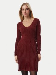 Guess Sukienka dzianinowa W6BK31 Z1443 Bordowy Regular Fit. Czerwone sukienki damskie Guess, xs, z aplikacjami, z dzianiny, bez kołnierzyka, bez ramiączek. Za 524.99 zł.