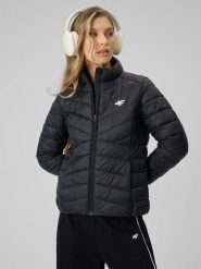 4F Kurtka z wypełnieniem syntetycznym damska - czarna L. Czarne kurtki sportowe damskie 4F, l, bez wzorów, z materiału, bez ramiączek, bez kaptura. Za 249.99 zł.