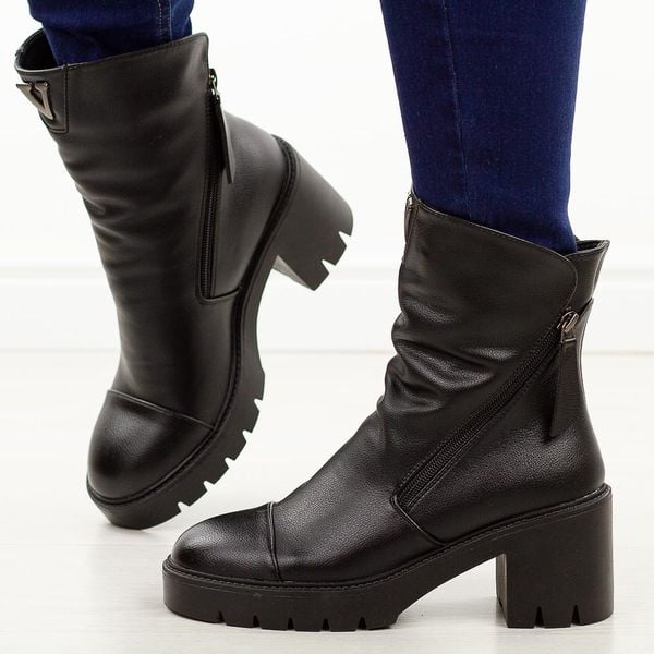 Czarne botki damskie Vinceza 58605. Czarne botki damskie VINCEZA, na jesień, bez wzorów, z jeansu, biznesowe, z okrągłym noskiem, bez obcasa, na obcasie, bez zapięcia. Za 229.00 zł.