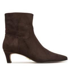 Botki Steve Madden. Brązowe botki damskie Steve Madden, bez wzorów, bez obcasa, na słupku, bez zapięcia. Za 559.99 zł.