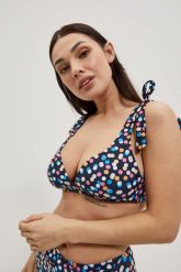 Góra od bikini w groszki granatowa. Stroje kąpielowe damskie MOODO, l, bez wzorów, z elastanu. W wyprzedaży za 27.99 zł.
