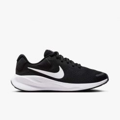 Tenisówki Nike Model Revolution 7 Kolor Czarny. Czarne trampki i tenisówki damskie Nike, bez wzorów, z materiału, bez zapięcia. Za 482.00 zł.