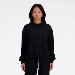 Bluza damska New Balance WT41500BK – czarna. Czarne bluzy damskie New Balance, s, bez wzorów, z bawełny, klasyczne, bez ramiączek, bez kaptura. Za 339.99 zł.