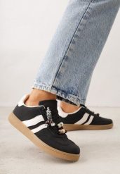 Czarne Sneakersy Typu Tenisówki Ozdobione Koralikami Daemeli. Czarne trampki i tenisówki damskie Renee, bez wzorów, z jeansu, bez zapięcia. Za 99.99 zł.