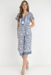 Niebieski Kombinezon Hesonia. Niebieskie sukienki damskie Born2be, na imprezę, l, z aplikacjami, boho, bez kołnierzyka, bez ramiączek, mini. Za 44.99 zł.
