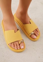Żółte Klapki Japonki Ozdobione Aplikacją na Palcu Noevianna. Żółte klapki damskie Renee, na lato, z aplikacjami, z jeansu, bez obcasa, na płaskiej podeszwie, bez zapięcia. Za 79.99 zł.