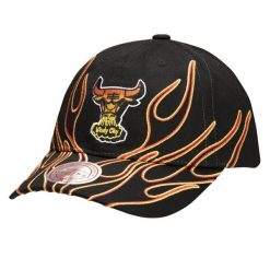Czapka z daszkiem Mitchell & Ness NBA Chicago Bulls Flamez - 6LUXMM20018. Czarne czapki damskie Mitchell & Ness, bez wzorów, sportowe. Za 89.00 zł.