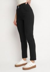 Czarne Spodnie w Kant z Ozdobnymi Guzikami Felwia. Czarne spodnie materiałowe damskie Born2be, z aplikacjami, z jeansu, eleganckie, z podwyższonym stanem. Za 39.99 zł.