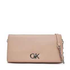 Torebka Calvin Klein. Czerwone torebki do ręki damskie Calvin Klein, bez wzorów, bez dodatków. Za 269.99 zł.