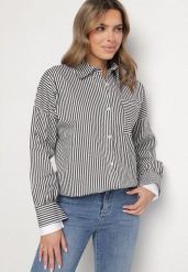 Czarno-Biała Koszula Bawełniana w Paski z Kieszonką Nolbia. Czarne koszule damskie Born2be, s, bez wzorów, z bawełny, eleganckie, bez kołnierzyka, bez ramiączek. Za 99.99 zł.