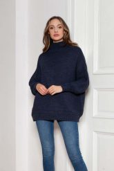 Oversizowy Sweter z Luźnym Golfem - Granatowy. Niebieskie swetry nierozpinane damskie Lanti, uniwersalny, bez wzorów, z materiału, bez kołnierzyka, bez ramiączek. Za 249.90 zł.