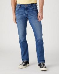 WRANGLER GREENSBORO MĘSKIE SPODNIE JEANSOWE SMOKE SEA W15QYLZ71 112330503. Niebieskie spodnie materiałowe męskie Wrangler, bez wzorów, z bawełny, z obniżonym stanem. Za 229.99 zł.