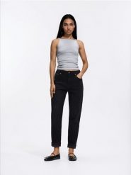 Jeansy Boyfriend - czarny. Czarne jeansy damskie Reserved, bez wzorów, z bawełny. Za 129.99 zł.
