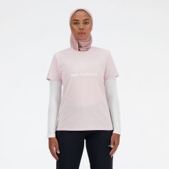 Koszulka damska New Balance WT41816SOI – różowa. Czerwone bluzki damskie New Balance, s, bez wzorów, z materiału, eleganckie, bez kołnierzyka, bez ramiączek. Za 69.99 zł.