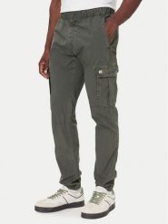 Tommy Jeans Spodnie materiałowe DM0DM22003 Zielony Regular Fit. Zielone spodnie materiałowe męskie Tommy Jeans, bez wzorów, z bawełny. Za 429.99 zł.