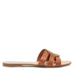 Klapki ONLY Shoes. Brązowe klapki damskie ONLY Shoes, bez wzorów, bez obcasa, bez zapięcia. Za 79.99 zł.