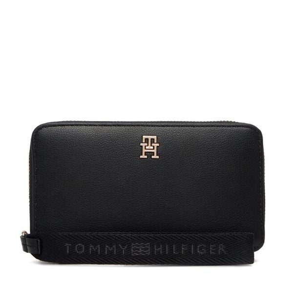 Portfel Tommy Hilfiger. Czarne portfele damskie Tommy Hilfiger. Za 241.99 zł.