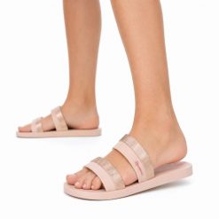Klapki damskie Ipanama 83649 MESH SLIDE FEM. Czerwone klapki damskie Ipanema, na lato, bez wzorów, z materiału, wakacyjne, bez obcasa, bez zapięcia. Za 69.00 zł.