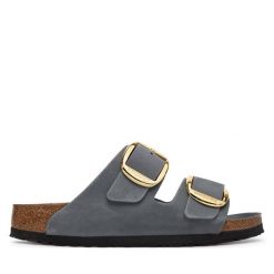Klapki Birkenstock. Szare klapki damskie Birkenstock, bez wzorów, bez obcasa, bez zapięcia. Za 679.99 zł.