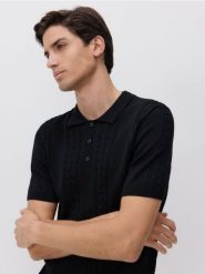 Sweter polo - czarny. Czarne swetry męskie Reserved, l, bez wzorów, z dzianiny, bez kołnierzyka, bez ramiączek. W wyprzedaży za 69.99 zł.