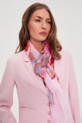 Szal w kwiaty różowy. Czerwone szaliki damskie MOODO, bez wzorów, z poliesteru. Za 49.99 zł.