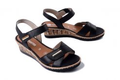 RIEKER REMONTE R6266-00 black, sandały damskie. Czarne sandały damskie Rieker, bez wzorów, bez obcasa, na koturnie, bez zapięcia. Za 305.92 zł.