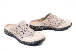 RIEKER 46376-60 beige, klapki damskie. Brązowe klapki damskie Rieker, na lato, bez wzorów, z gumy, bez obcasa, bez zapięcia. Za 329.90 zł.