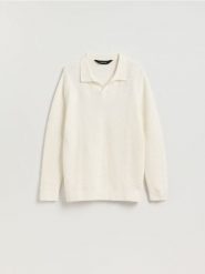 Strukturalny sweter polo - biały. Białe swetry męskie Reserved, l, bez wzorów, z bawełny, bez kołnierzyka, bez ramiączek. Za 139.99 zł.