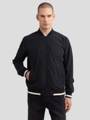 Kurtka męska bomber czarna Shoun 906. Czarne kurtki męskie BIG STAR, na wiosnę, l, bez wzorów, z jeansu, retro, bez kaptura. W wyprzedaży za 159.99 zł.