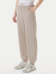 EA7 Emporio Armani Spodnie dresowe 7W001154 AF12501 U6225 Beżowy Regular Fit. Brązowe spodnie dresowe damskie EA7 Emporio Armani, bez wzorów, z dresówki. Za 489.99 zł.