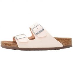Klapki damskie Birkenstock Arizona Vegan BF. Czerwone klapki damskie Birkenstock, bez wzorów, z materiału, bez obcasa, bez zapięcia. Za 359.00 zł.