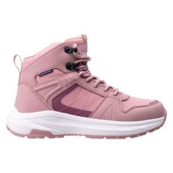 Hi-Tec Buty trekkingowe Rozes Mid Wp WO’S z membraną różowe. Czerwone obuwie trekkingowe damskie z gumy, bez zapięcia. Za 396.74 zł.