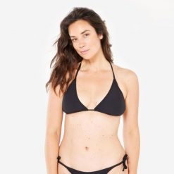 Góra kostiumu kąpielowego surfingowego damska Olaian Mae Simi teksturowana. Czarne bikini OLAIAN, bez wzorów, z elastanu. Za 44.99 zł.