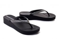 IPANEMA Mesh VIII Plat Fem 83307 black/grey, klapki/japonki damskie. Czarne klapki damskie Ipanema, na lato, bez wzorów, z meshu, bez obcasa, na koturnie, bez zapięcia. Za 129.90 zł.
