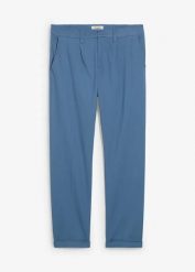 Spodnie z bawełnianego diagonalu z zakładkami poniżej talii, regular fit, prosta nogawka. Niebieskie eleganckie spodnie męskie bonprix, bez wzorów, z bawełny. Za 144.99 zł.