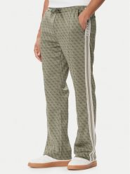 Guess Spodnie dresowe Z5BB07 K2042 Khaki Regular Fit. Brązowe spodnie sportowe męskie Guess, l, z aplikacjami, z dresówki. Za 524.99 zł.