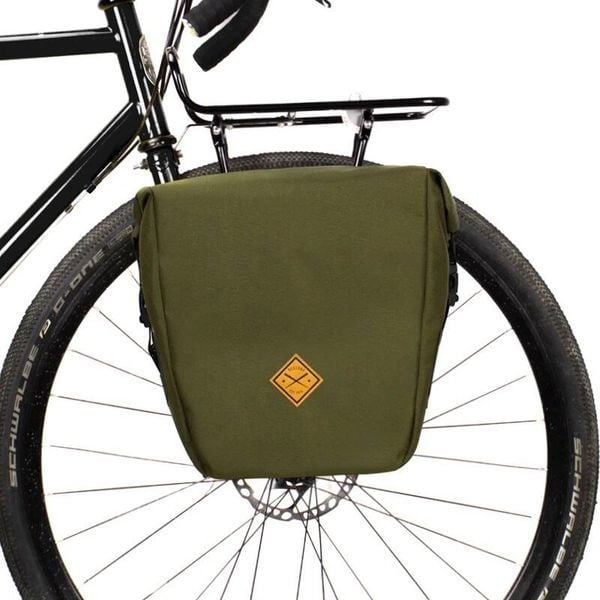 Torba rowerowa Pannier Large Olive RESTRAP. Zielone torby na laptopa damskie RESTRAP, bez wzorów, z materiału. Za 546.45 zł.