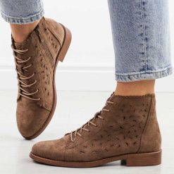 Coffee wiosenne zamszowe ażurowe botki damskie S.Barski 185. Botki damskie S.BARSKI, na jesień, w ażurowe wzory, z jeansu, eleganckie, z okrągłym noskiem, bez obcasa, na obcasie, bez zapięcia. Za 219.00 zł.